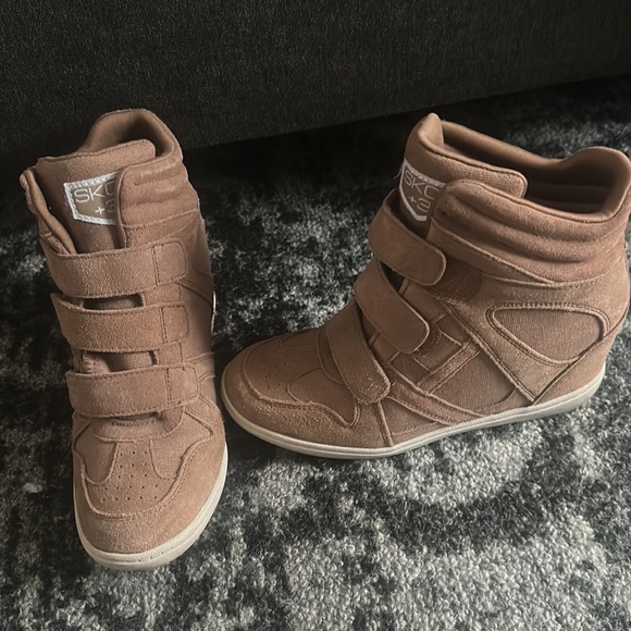 Sketchers wedged boots - Picture 3 of 3